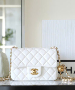 CHANEL FLAP BAG WITH CHAIN – MINI – WHITE – LAMBSKIN – GOLD