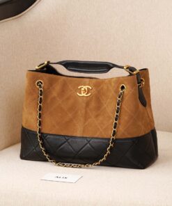 CHANEL 25A HOBO – BEIGE & BLACK – SUEDE CALFSKIN & SHINY LAMBSKIN – GOLD